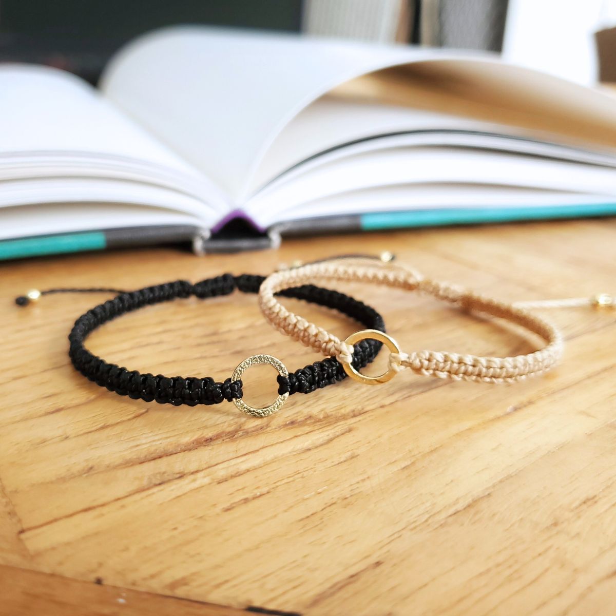 ブレスレット 18金 メンズ レディース ペア つけっぱなし シンプル サークル 金属アレルギー K 18 ヒモ 切れにくい ゴールド プレゼント 赤