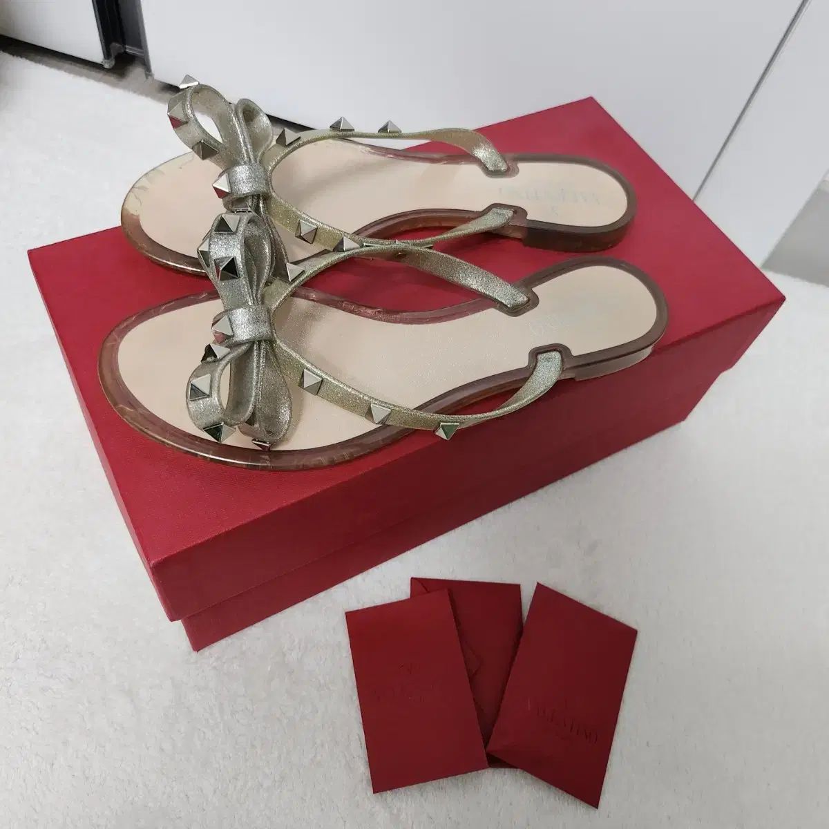 ヴァレンティノ リボン ロックスタッズ ビーチサンダル