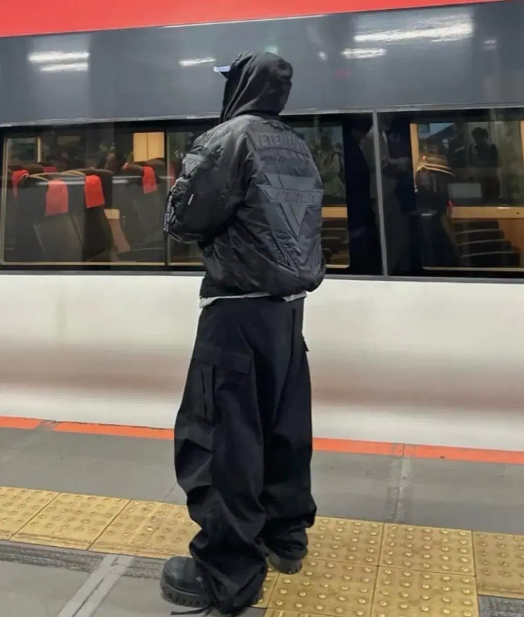 ノンノッド サイド ジップ カーゴパンツ