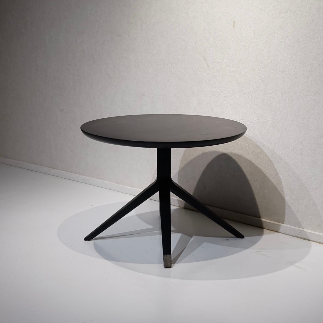 Karimoku New Standard カリモクニュー SCOUT BISTRO LOW TABLE スカウト ビストロ ローテーブル センターテーブル コーヒーテーブル 木製 テーブル ブラック モダン ミニマル ホテルライク