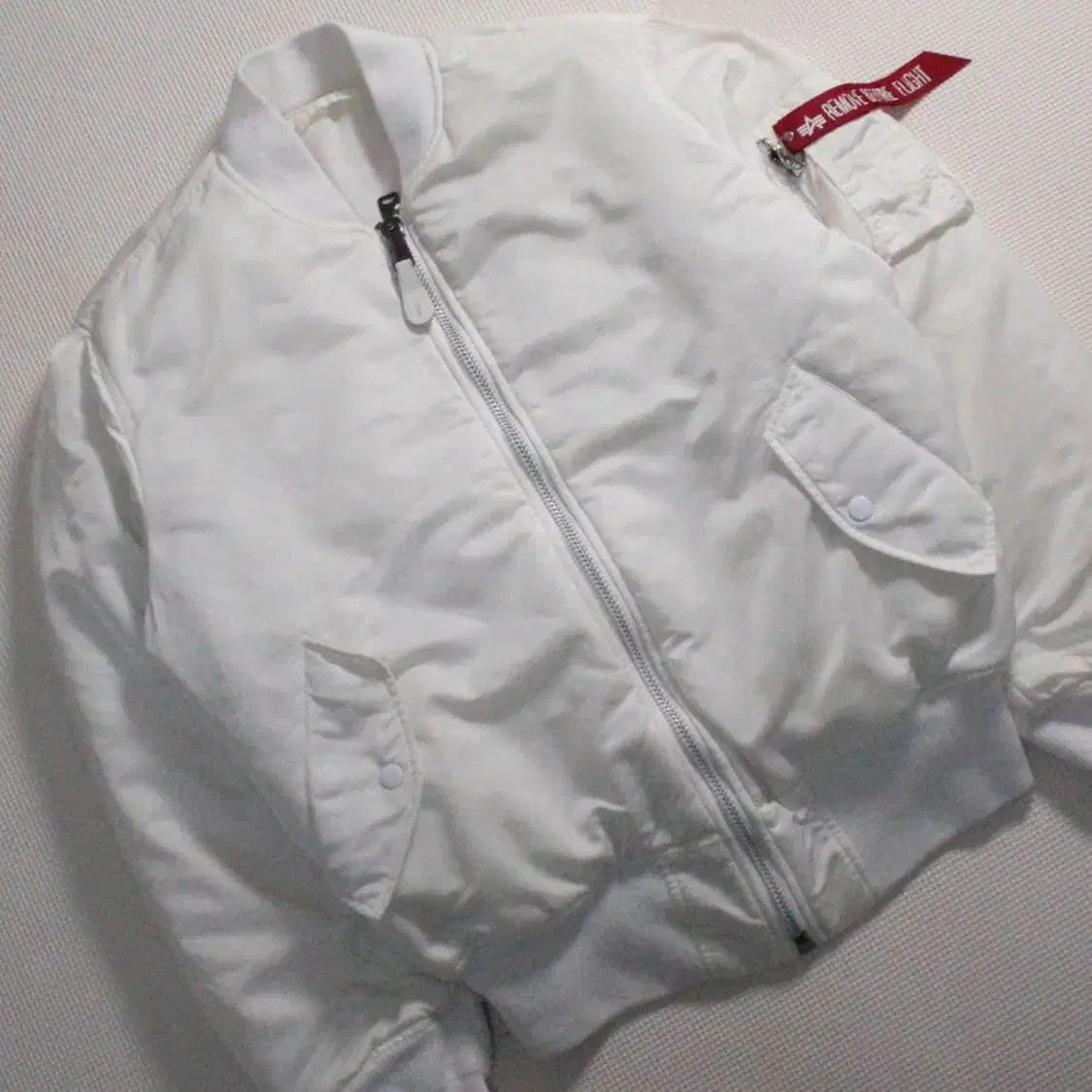 インダストリーズ