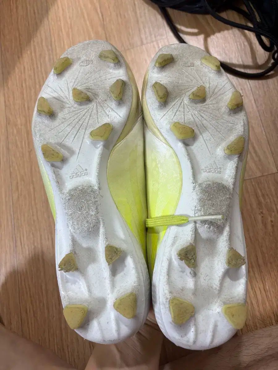 アディゼロ 헌트パック FG 255