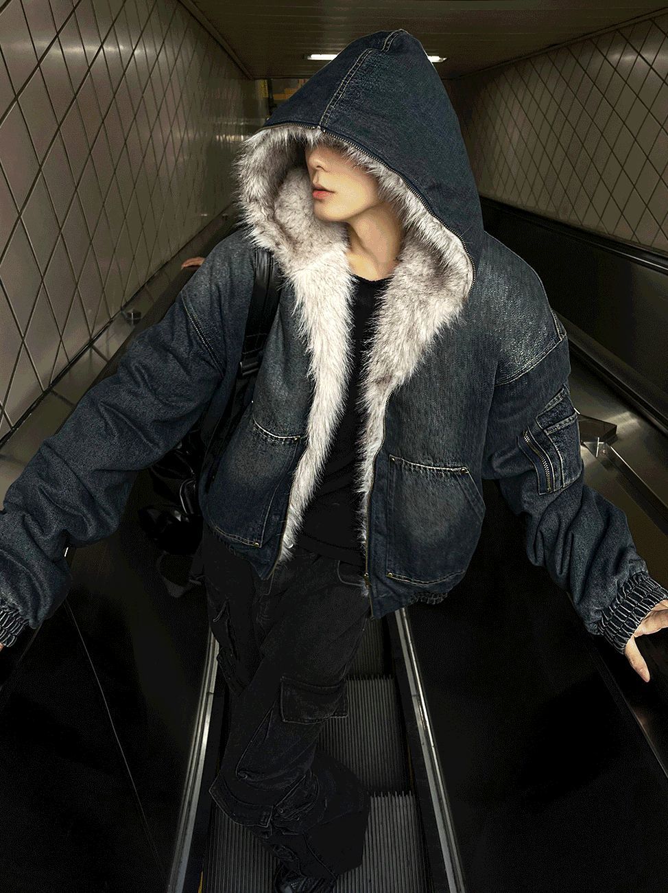 COSYHARU公式 Nunil fur trim hooded dark blue jumper