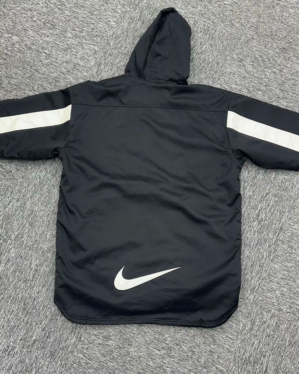 NIKE ビックロゴ