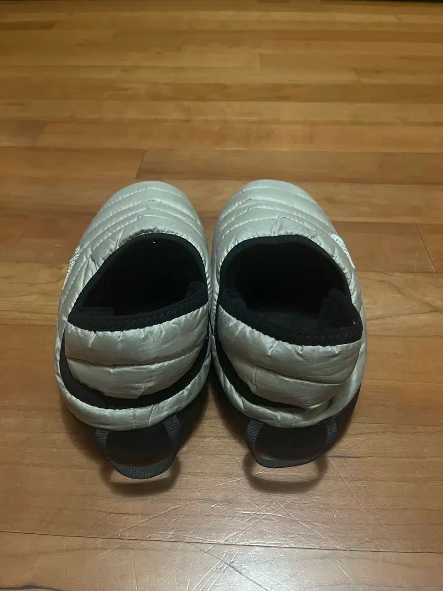 THE NORTH FACE ホワイトレーベル ヌプシ ミュール_OLIVE 240 NS 93 Q 76