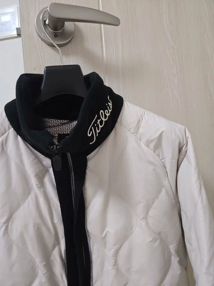 タイトリスト キルティング グースジャケット アイボリー レディース