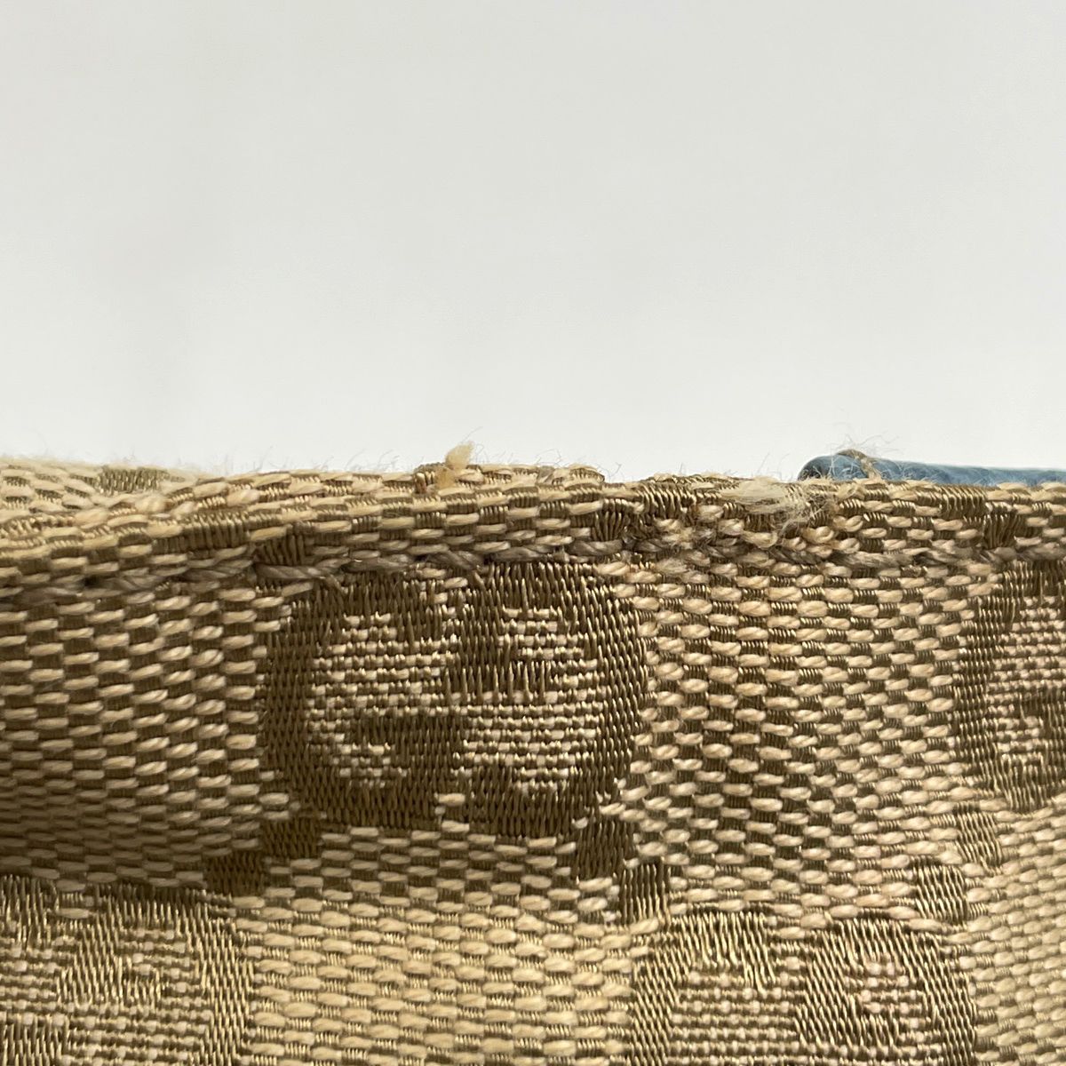 ベージュ ライトブルー