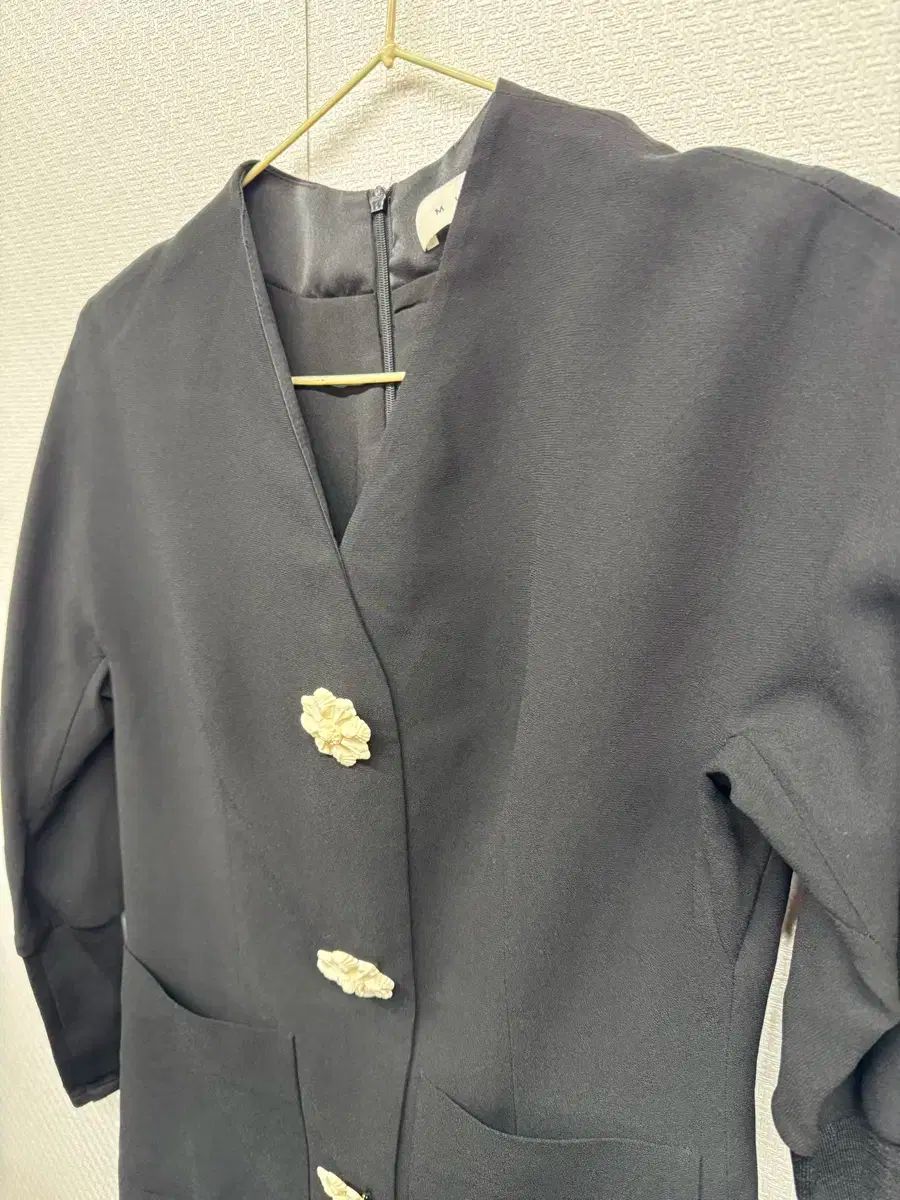 MISSHA ミシャ フラワー ボタン vネック ワンピース55