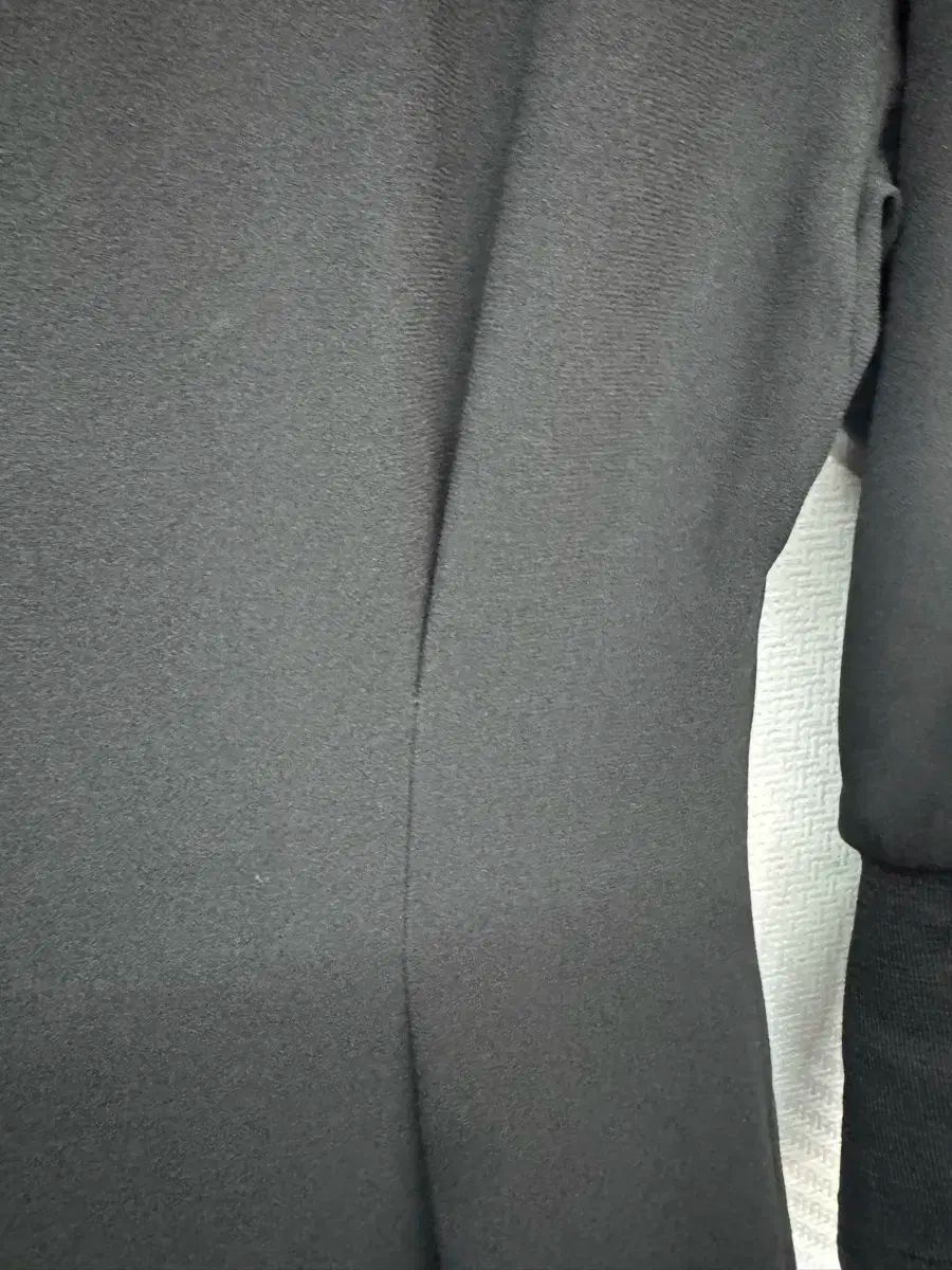 ボタン vネック