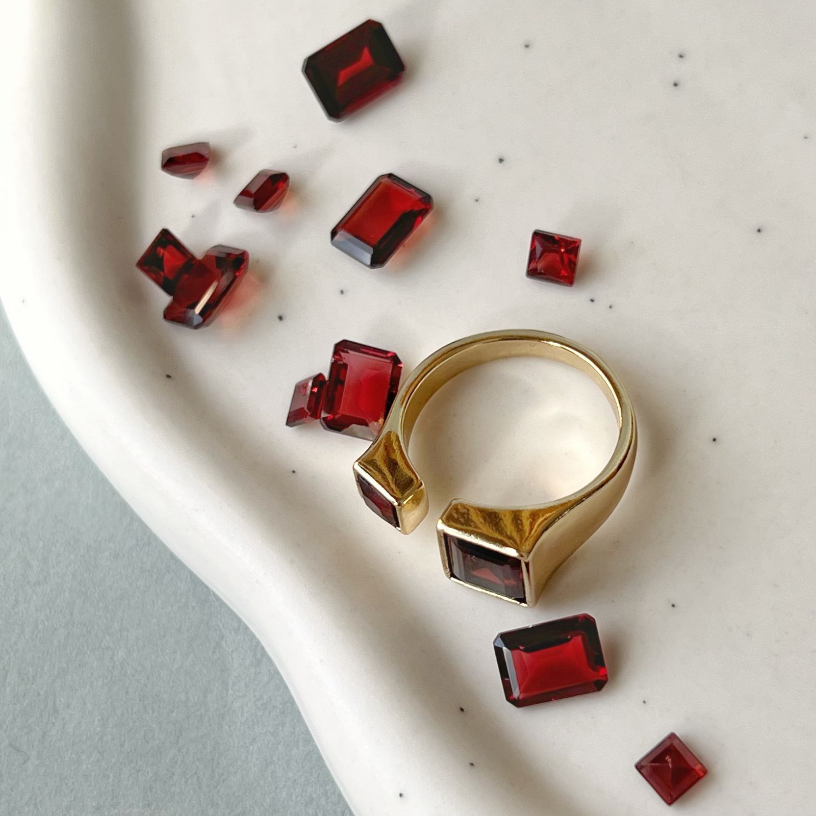 JORIE ガーネットの真紅フォークリング