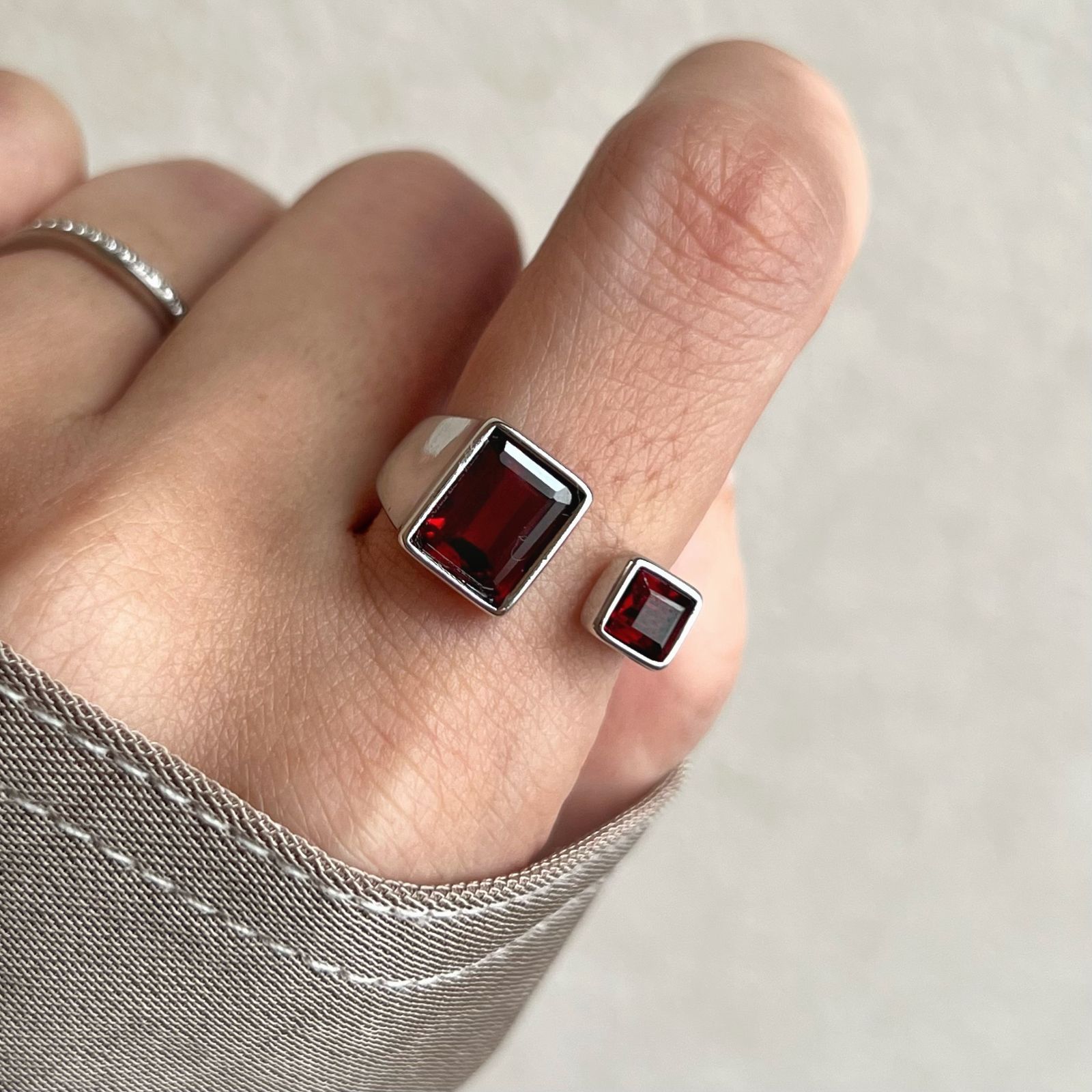 JORIE ガーネットの真紅フォークリング