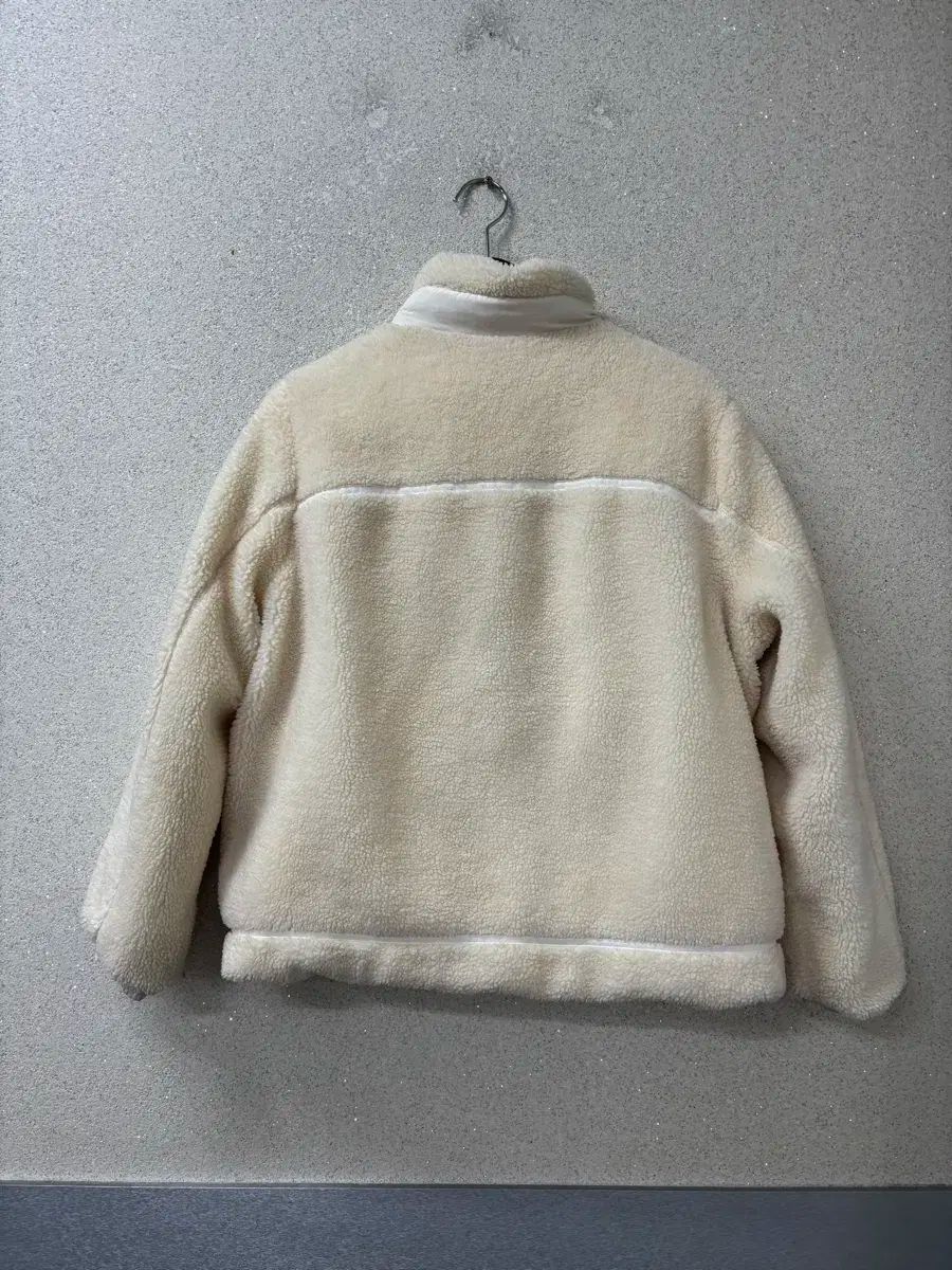 絶対お買い得！ ニューバランス リバーシブル ダウン 染みあり