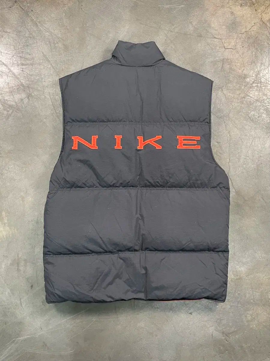 ナイキ リバーシブル ダウン ベスト