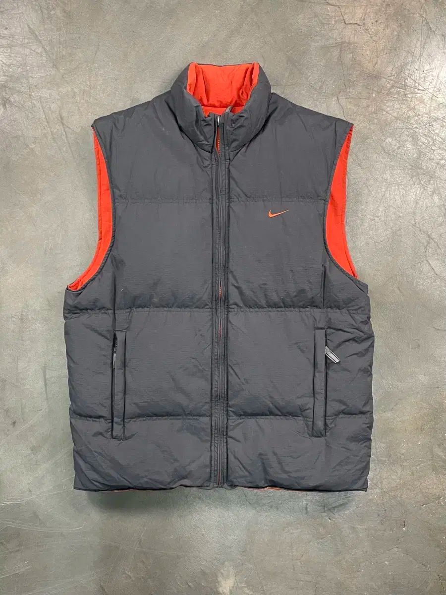ナイキ リバーシブル ダウン ベスト