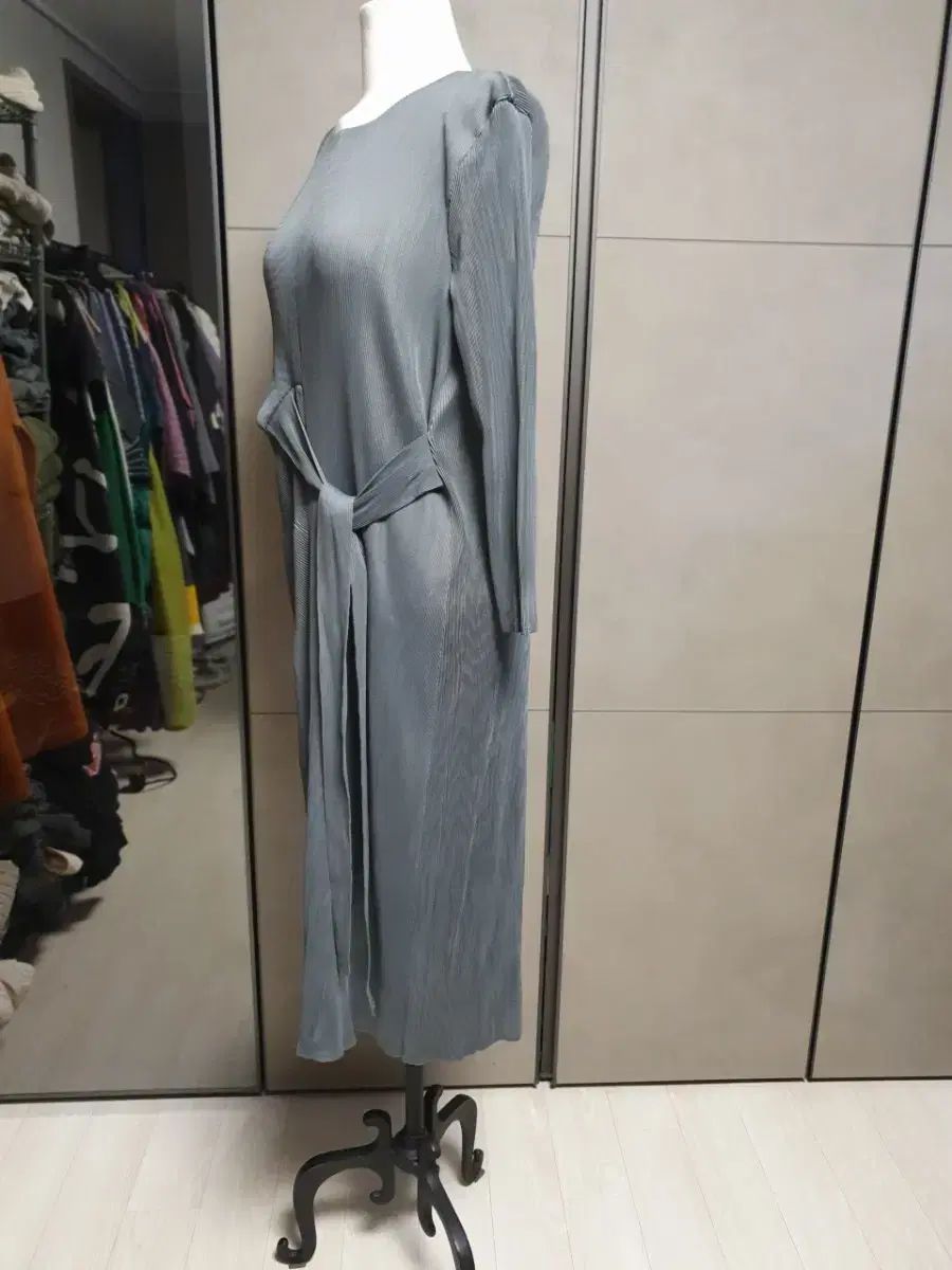 グレー プリーツ