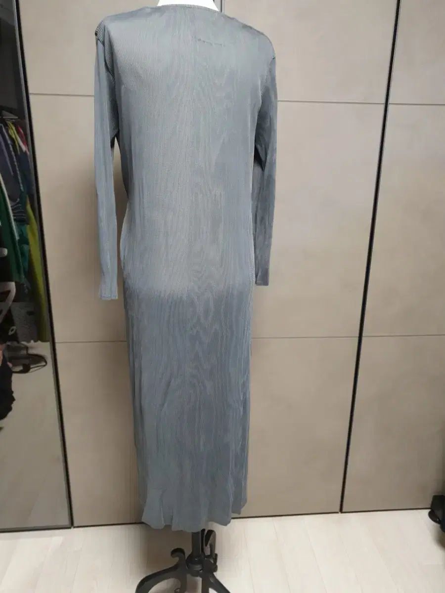 グレー プリーツ