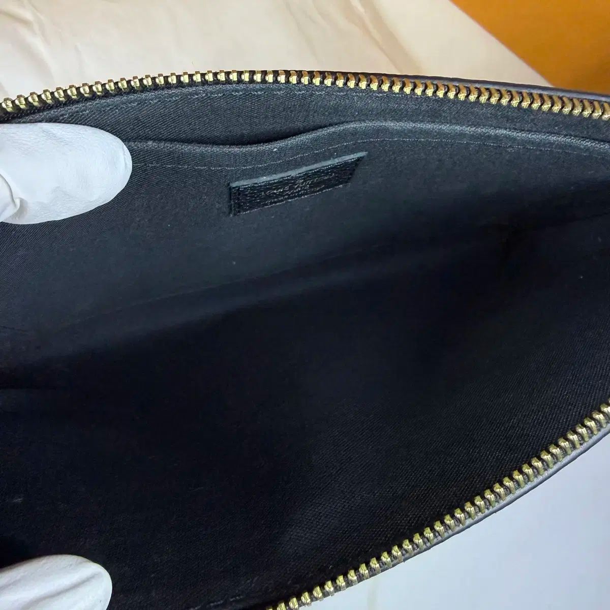 ブラック クラッチ