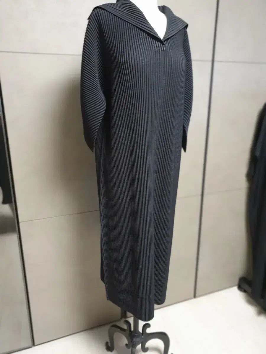 プリーツ ブラック ロング ONE PIECE
