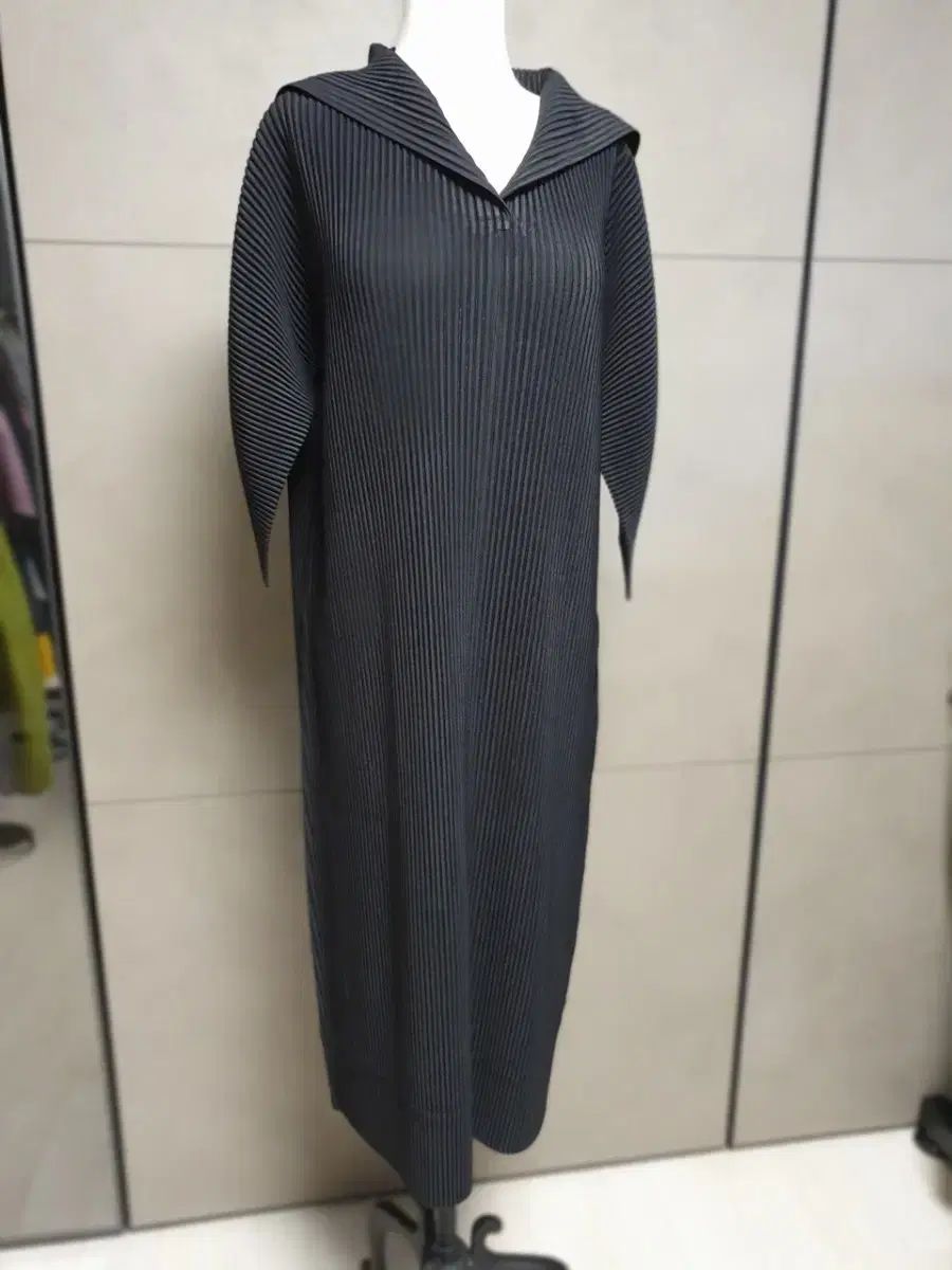 プリーツ ブラック ロング ONE PIECE