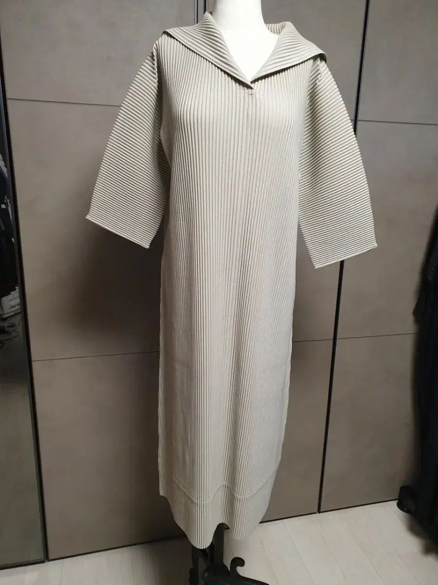 プリーツ ロング ONE PIECE アイボリー セーラー ネック