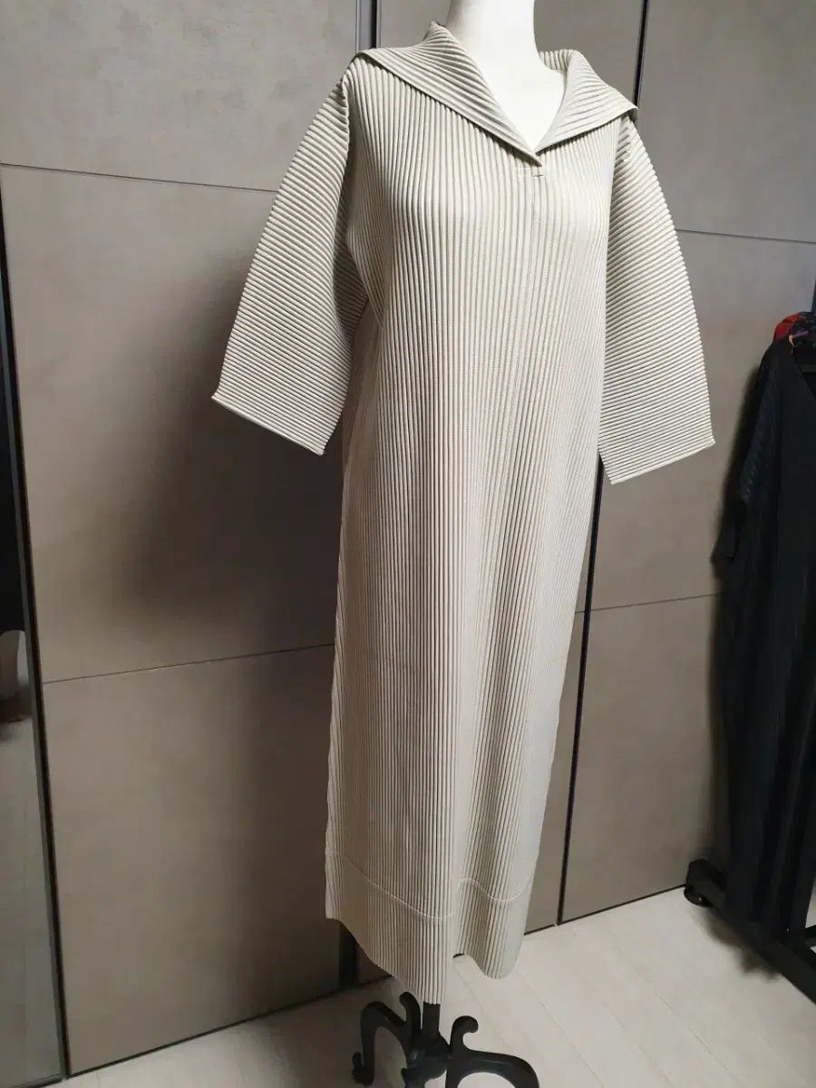 プリーツ ロング ONE PIECE アイボリー セーラー ネック