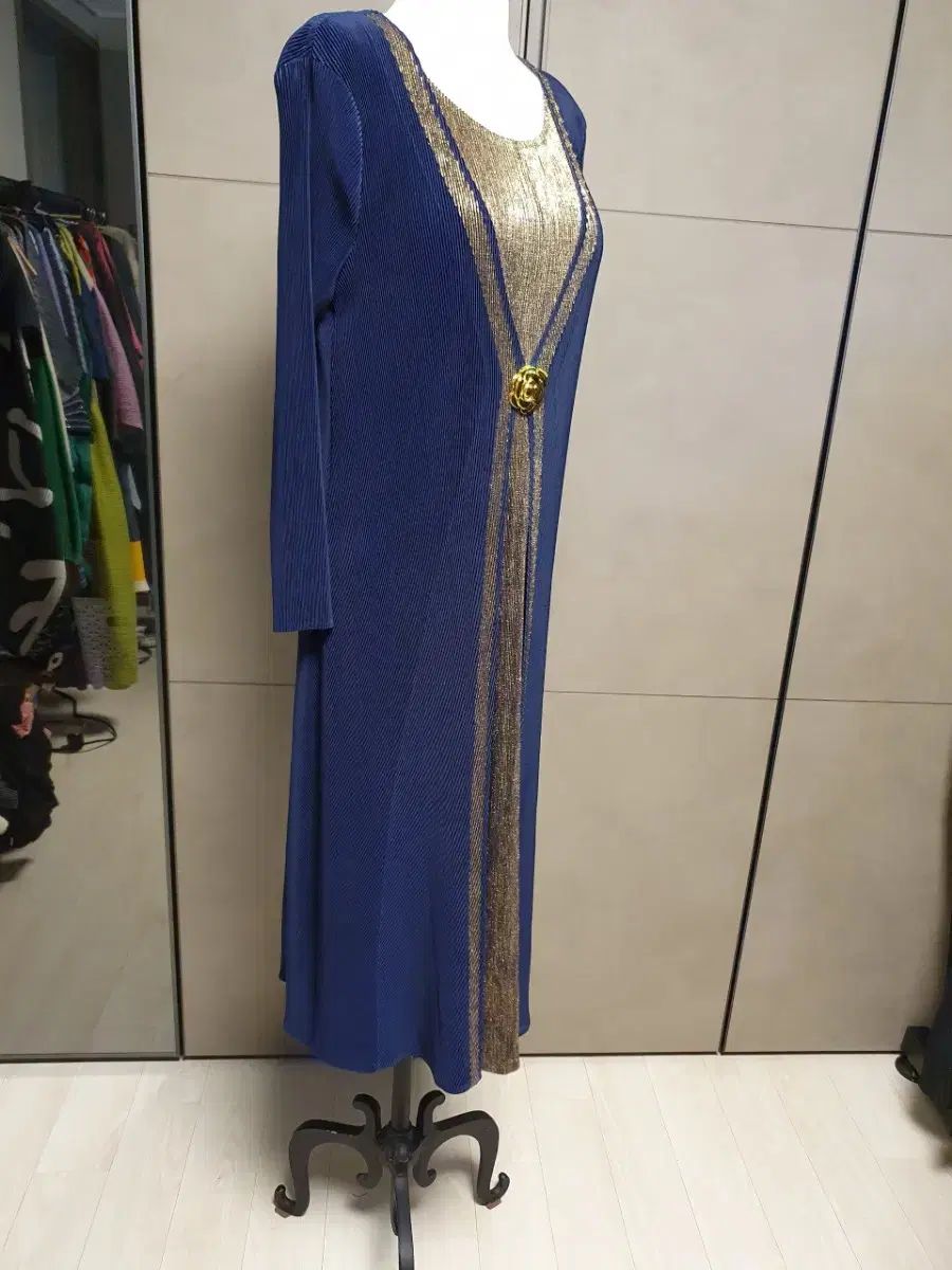 プリーツ ロング ONE PIECE ネイビー GOLD ポイント