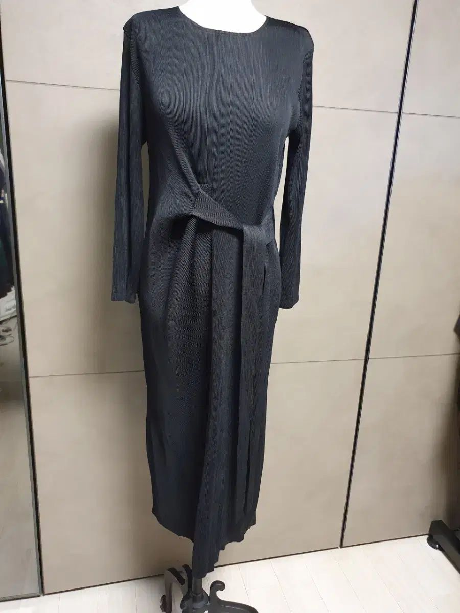 プリーツ ロング ONE PIECE ブラック Free サイズ