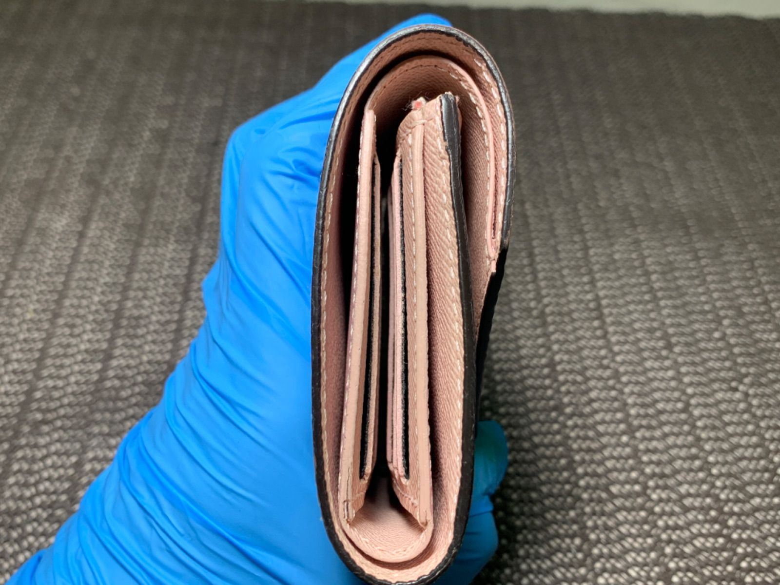 ポルトフォイユ ヴィクトリーヌ