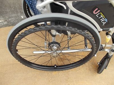 今買う来る。 一部地域を除く レッグサポート アルミ自走車いす ウルトラ NA-U2W TS-25-1104-02