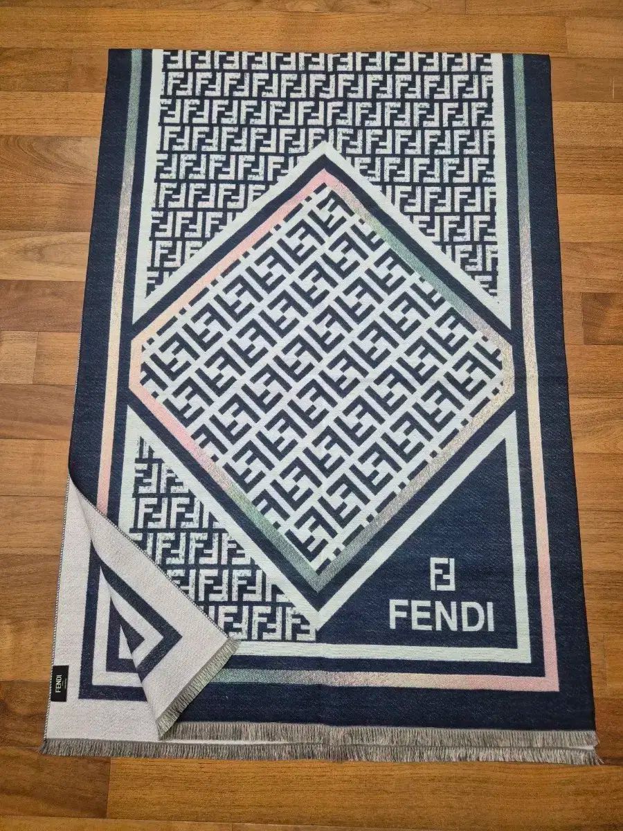 FENDI フェンディ FF ロゴ パータン ブランケット マフラー ショール