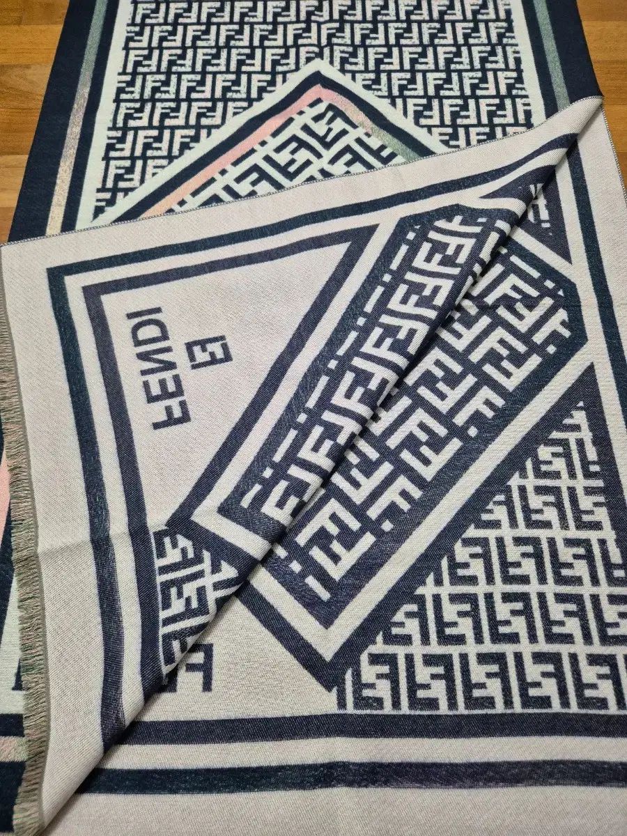 FENDI フェンディ FF ロゴ パータン ブランケット マフラー ショール