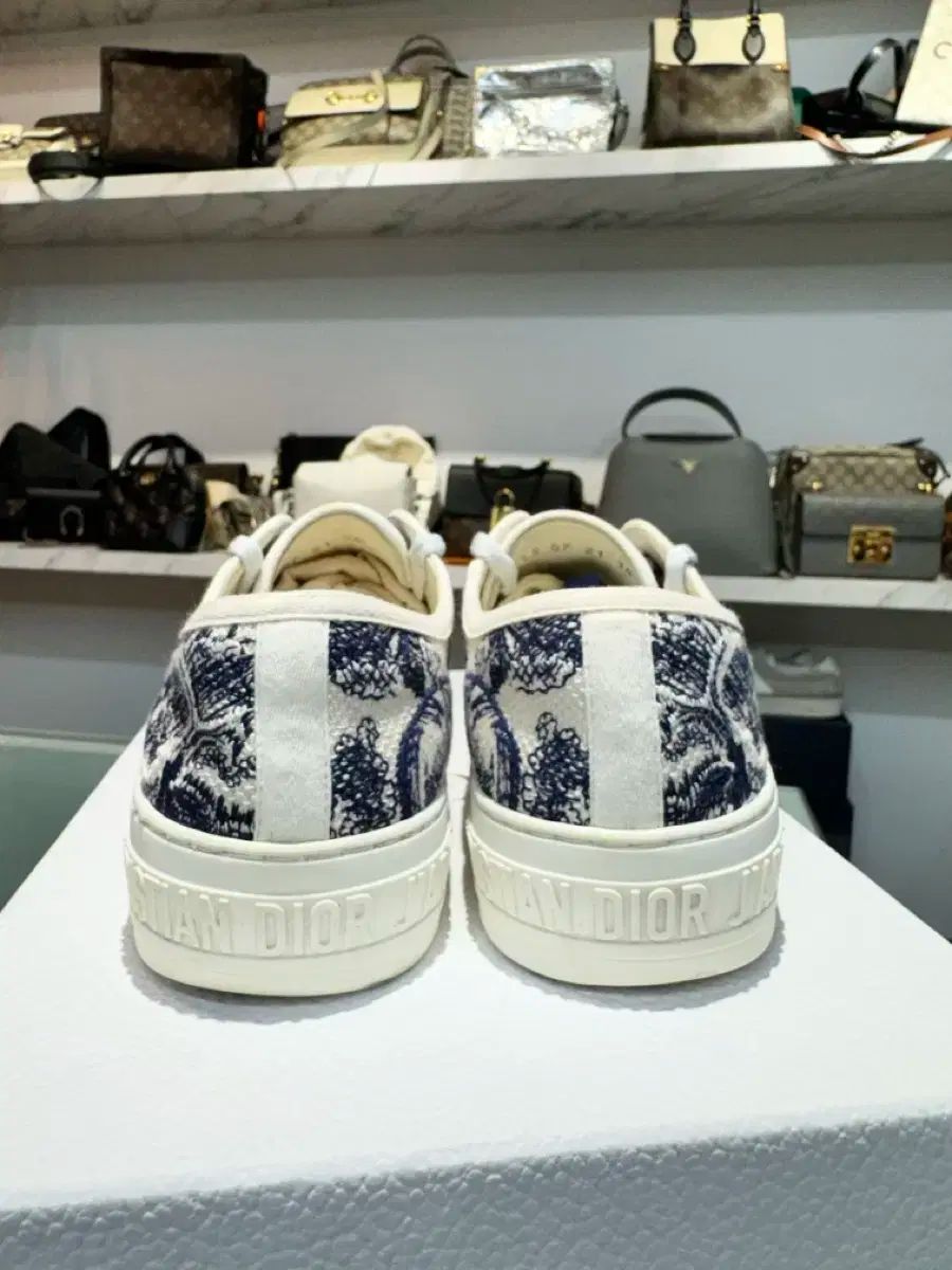 N ウォーキンディオール