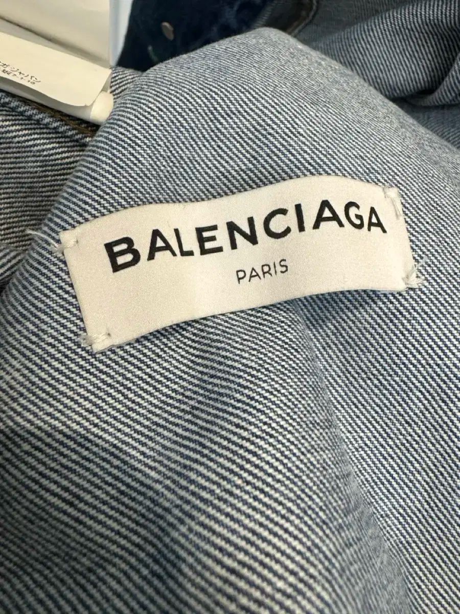 バレンシアガ バックロゴ