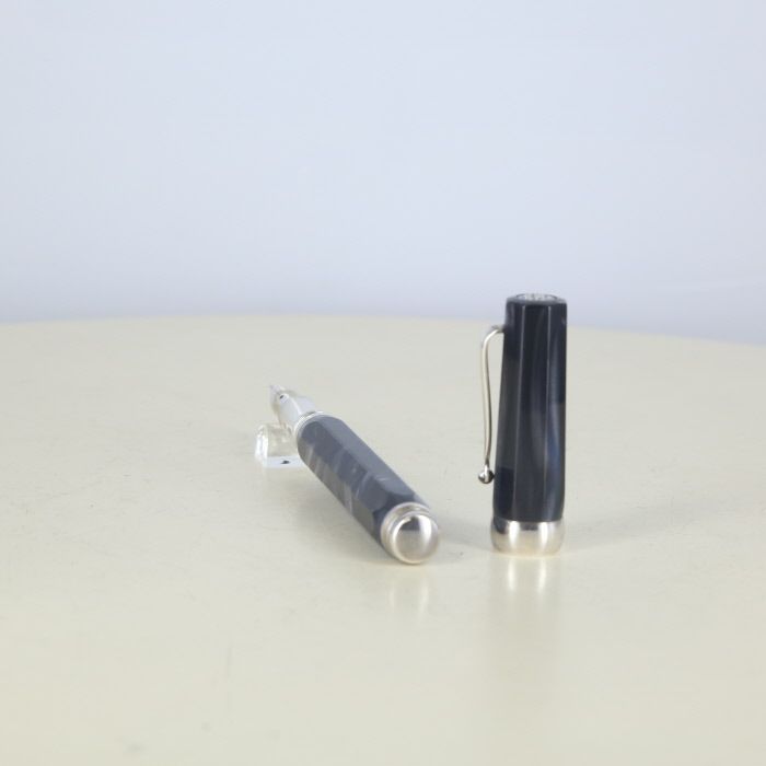 ミクラ ダークブルー