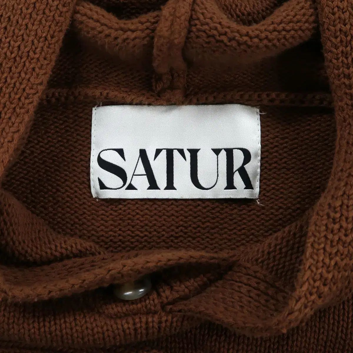 L セター SATUR ツートンボタン フード付きニット