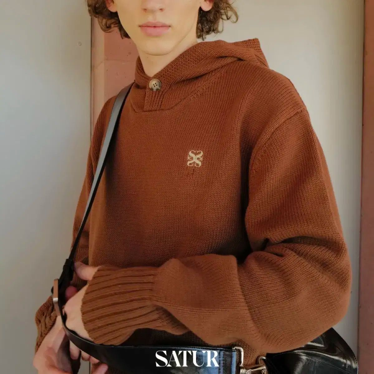 L セター SATUR ツートンボタン フード付きニット