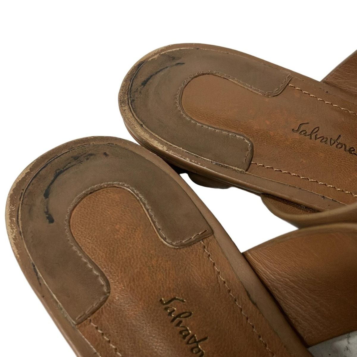  SalvatoreFerragamo サルバトーレフェラガモ サンダル 4 1 2 D ENFOLA ブラウン ガンチーニ レザー サンダル サンダル ミュール