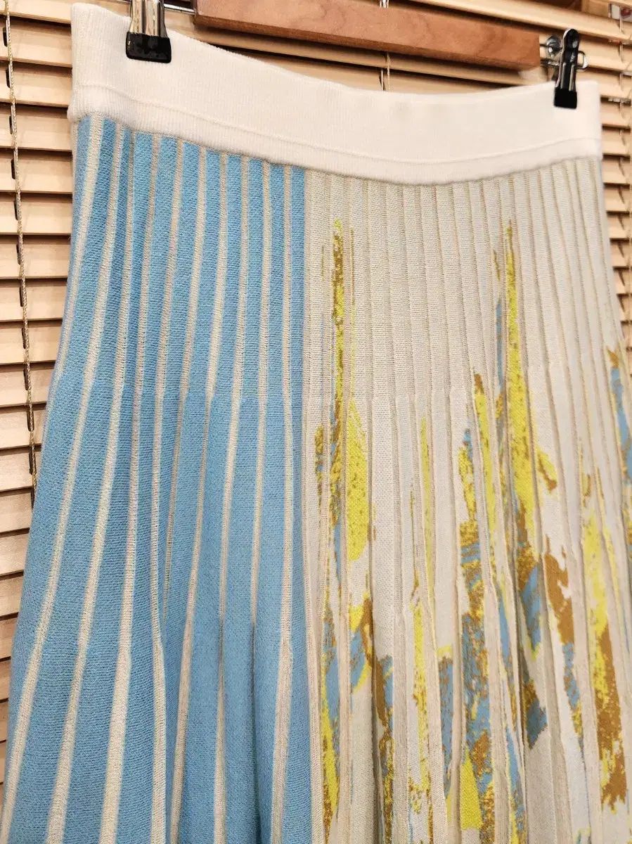 LATT by T ニット プリーツシャーリング ロング丈スカート