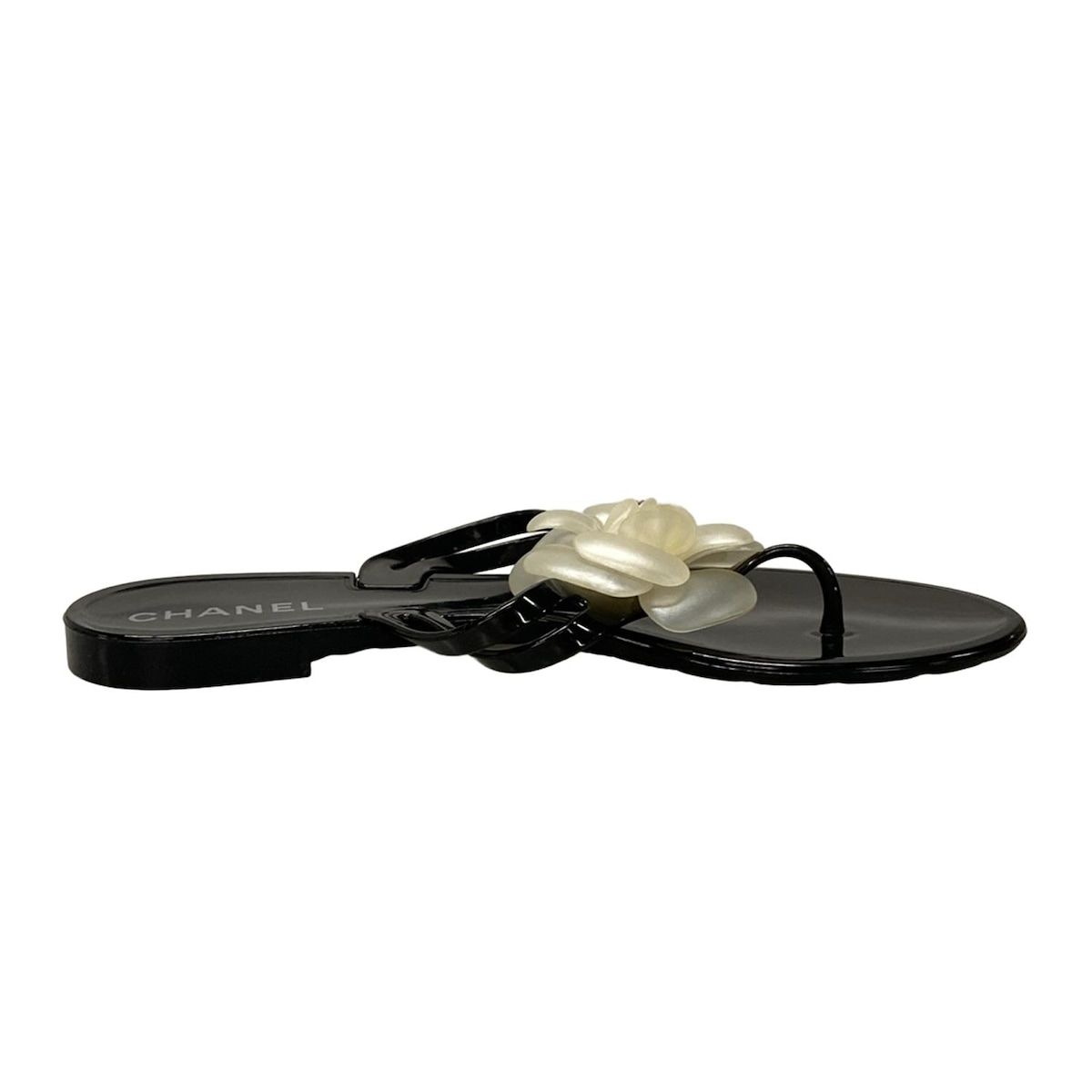 CHANEL シャネル ビーチサンダル 38 レディース - G 26012 黒×白 カメリア ココマーク