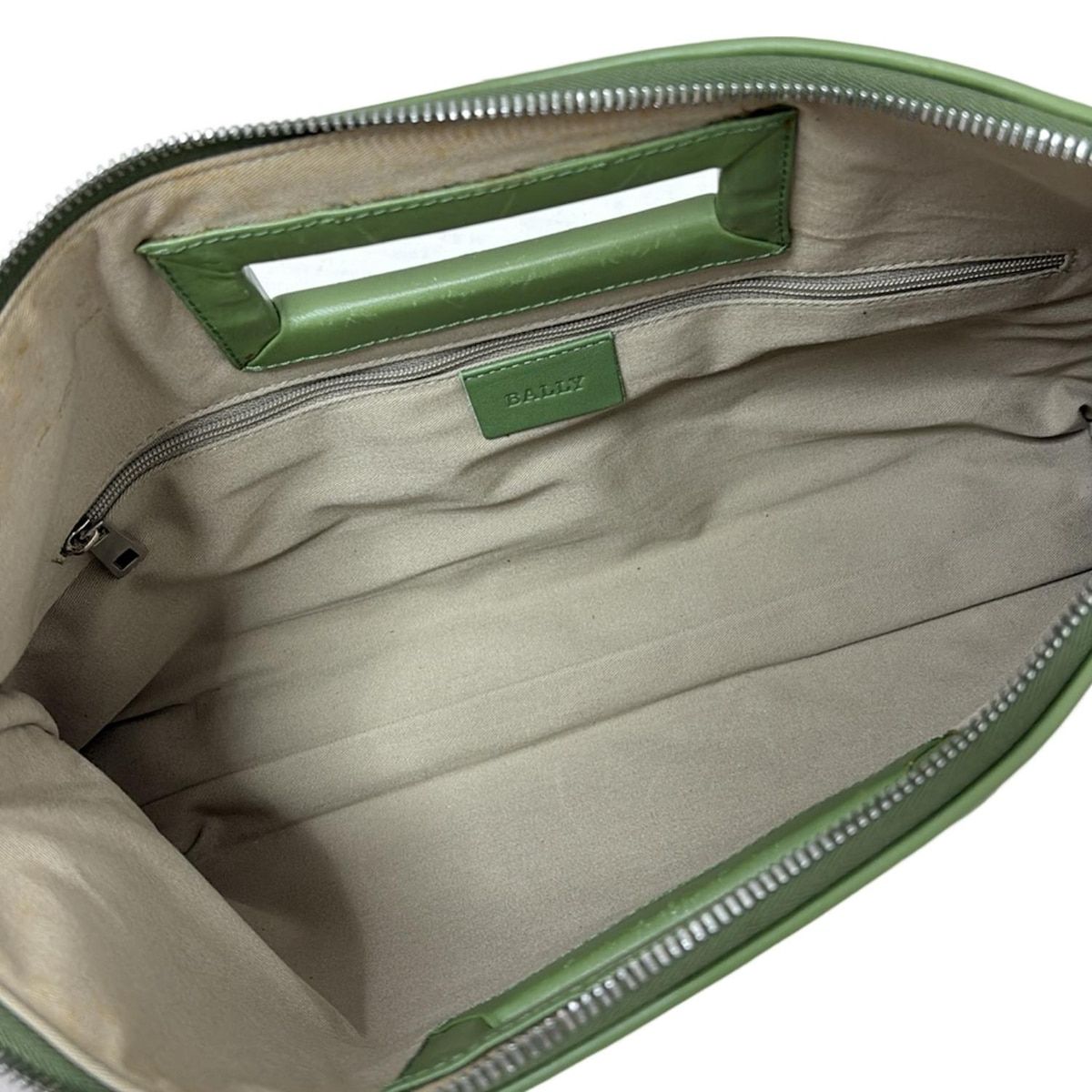 ベージュ×グリーン