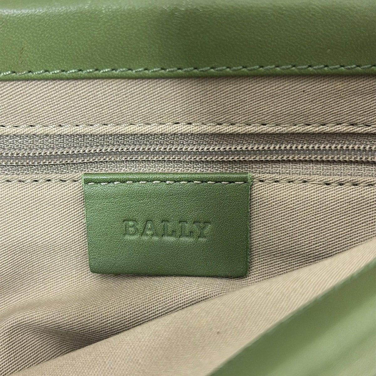 ベージュ×グリーン レザー