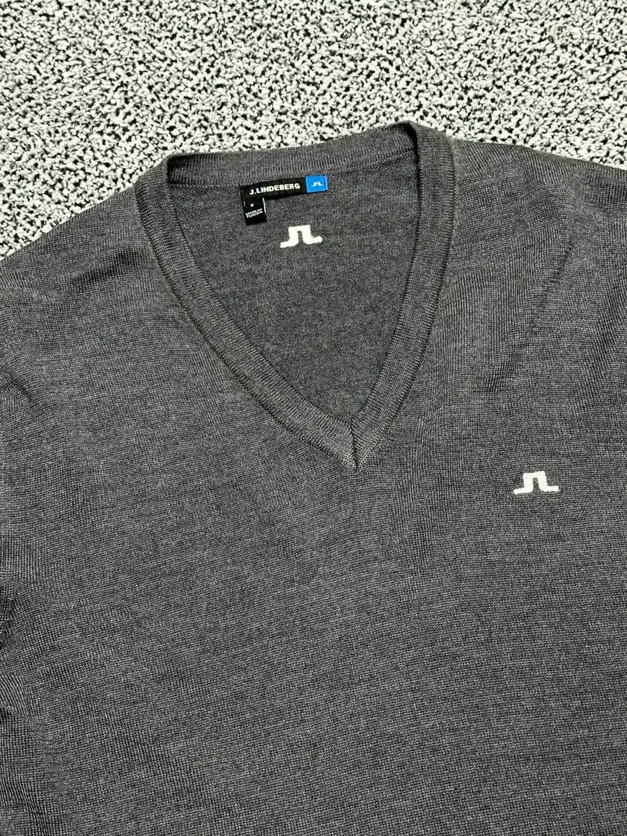 J.LINDEBERG J.リンドバーグ ゴルフ Vネック グレー ニット