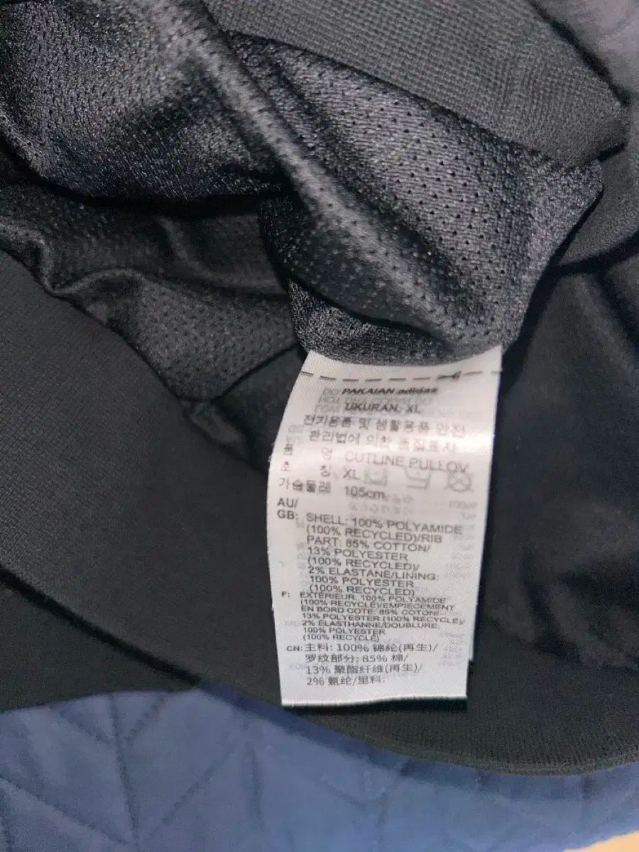 アディダス Vネック