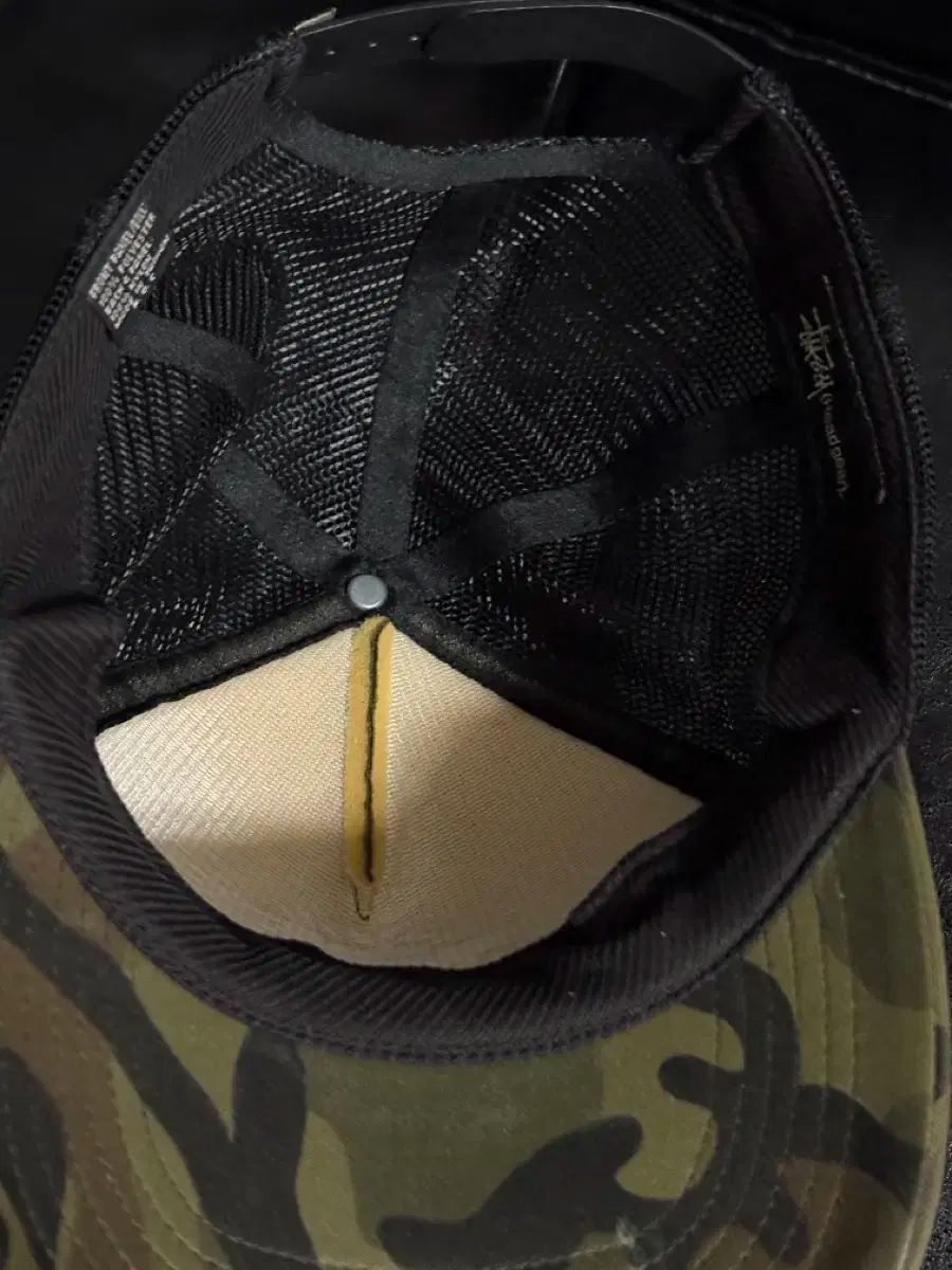 STUSSY カモフラ トラッカーキャップ
