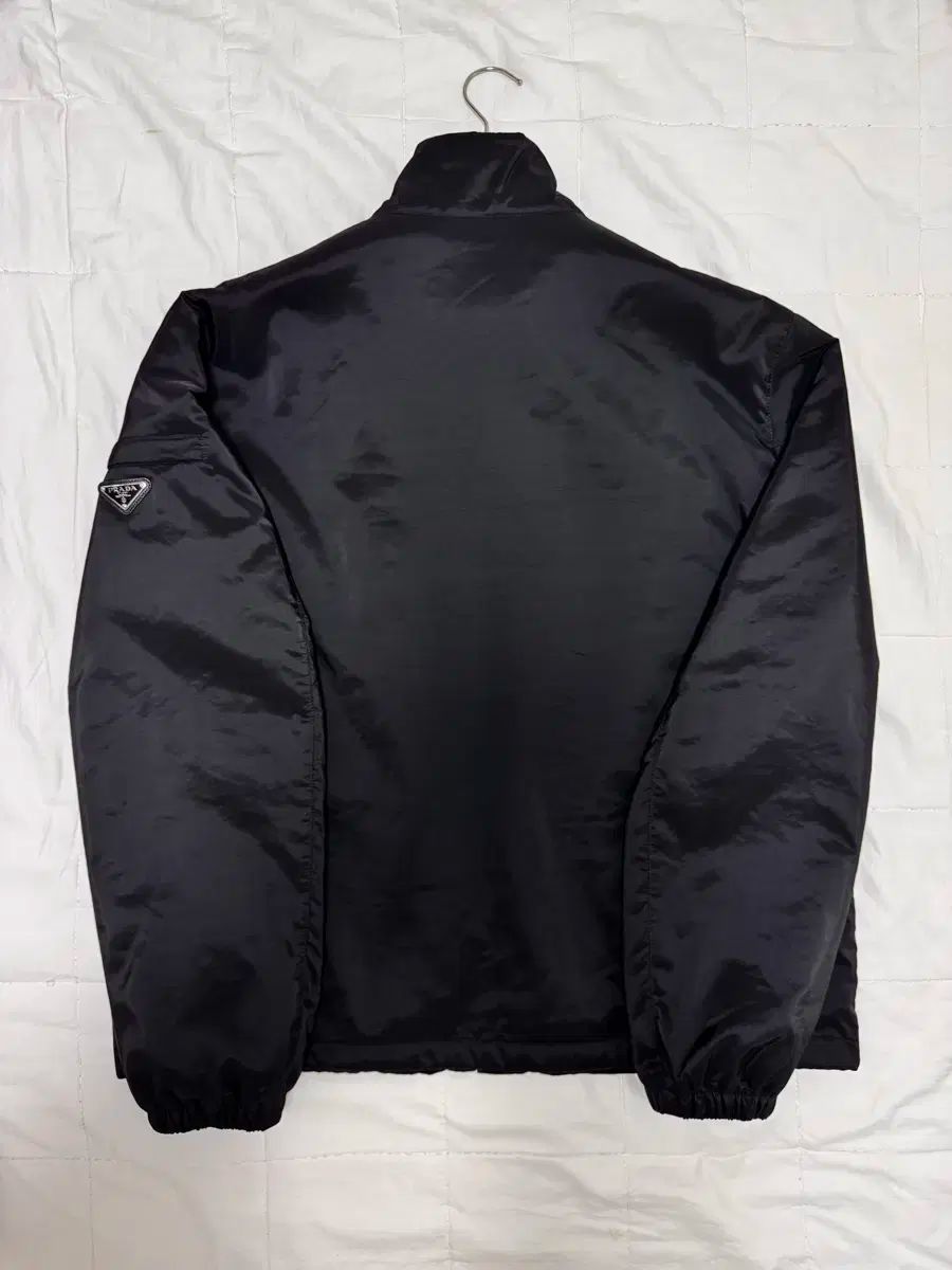 PRADA プラダ 25SS 三角ロゴ ウィンドブレーカー ジャケット ブラック SGH278 KANDAIZUMI_COM