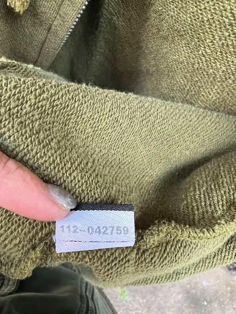 エドハーディー オリーブ色