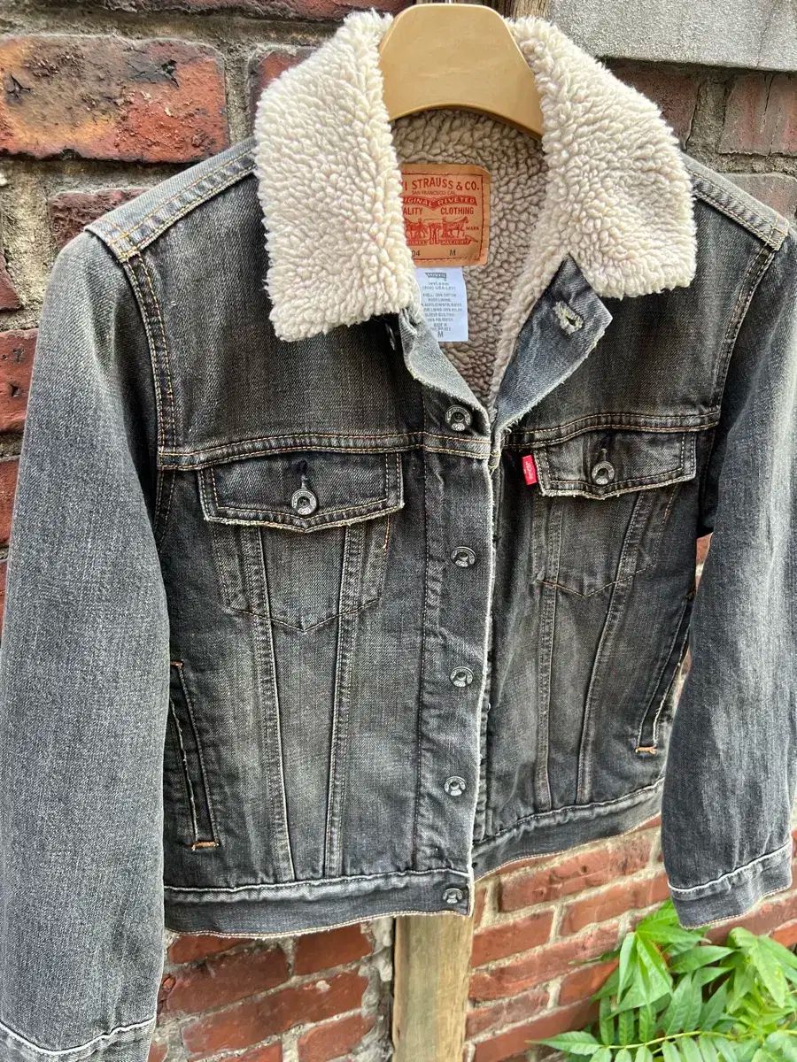 リーバイス ブラック デニム シェルパ トラッカー ジャケット