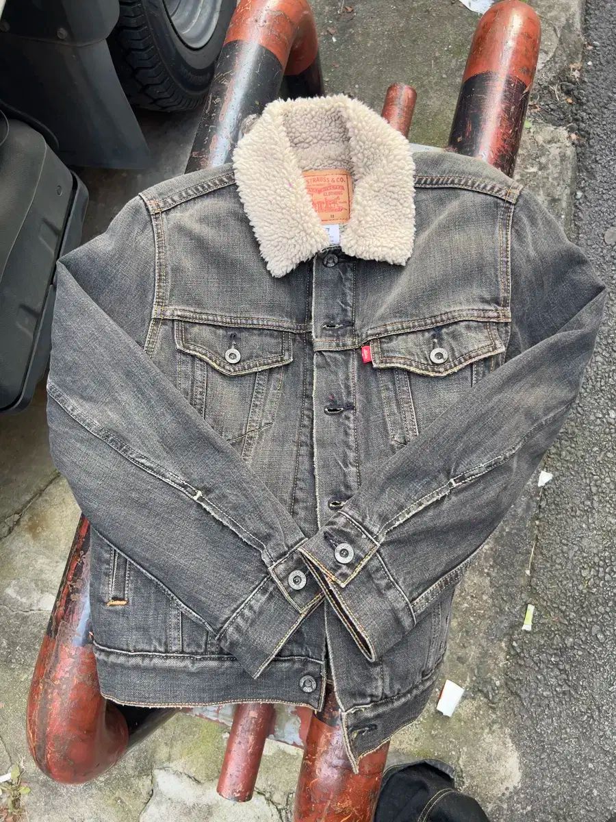 リーバイス ブラック デニム シェルパ トラッカー ジャケット GULLKHAN_COM