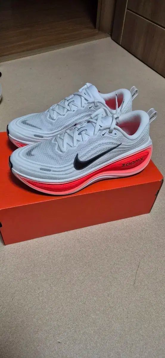 ナイキ ボメロ PLUS 275size