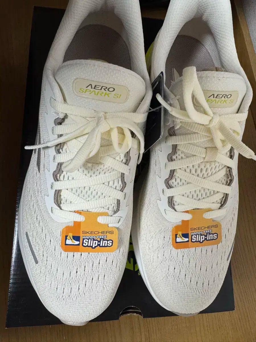 SKECHERS スケッチャーズ エアロ スパーク SI スリッポン スニーカー